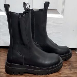 Women’s Mid-Calve Chelsea Platform Boots, Size 39-EU, New, Never Worn